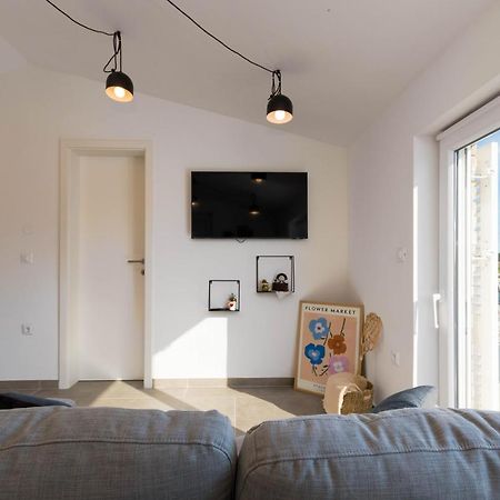 Apartment Eros Šišan Екстериор снимка