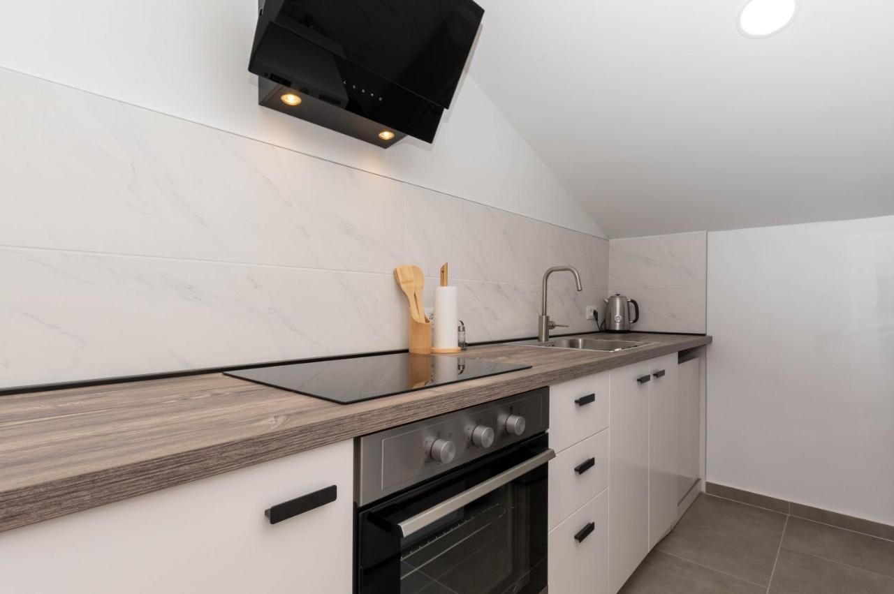 Apartment Eros Šišan Екстериор снимка